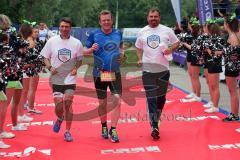 Triathlon Ingolstadt 2016 - Baggersee Ingolstadt - Bundestagsabgeordnete als Staffelteam Zeugen Seehovas, von links Radfahrer Stefan Müller, Läufer Reinhard Brandl, Schwimmer Florian Peter Hahn