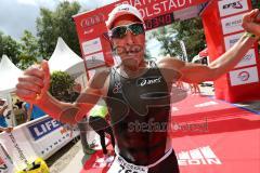 Triathlon Ingolstadt 2016 - Baggersee Ingolstadt - Zieleinlauf Emotion Cheerleader Stimmung, Olympische Distanz Ralf Schmiedeke (7. Platz)