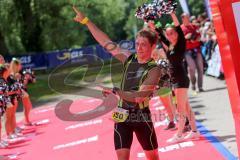 Triathlon Ingolstadt 2016 - Baggersee Ingolstadt - Zieleinlauf Emotion Cheerleader Stimmung