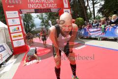 Triathlon Ingolstadt 2016 - Baggersee Ingolstadt - Zieleinlauf Emotion Cheerleader Stimmung, Olympische Distanz Freude, erschöpft, Ziel erreicht