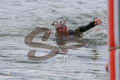 Triathlon Ingolstadt 2016 - Baggersee Ingolstadt - Olympische Distanz, Späterer Sieger Nicolas Daimer kommt als erster aus dem Wasser