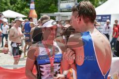 Triathlon Ingolstadt 2016 - Baggersee Ingolstadt  - Markus Stöhr 3. Sieger olympische Distanz im Gespräch mit Nicolas Daimer - Foto: Jürgen Meyer