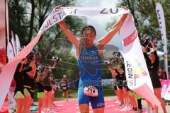 Triathlon Ingolstadt 2016 - Baggersee Ingolstadt - Zieleinlauf Emotion Cheerleader, Sieger Nicolas Daimer Olympische Distanz