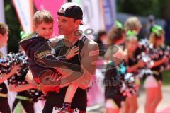 Triathlon Ingolstadt 2016 - Baggersee Ingolstadt - Zieleinlauf Emotion Cheerleader Stimmung, Olympische Distanz Freude