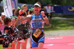 Triathlon Ingolstadt 2016 - Baggersee Ingolstadt - Zieleinlauf Emotion Cheerleader Stimmung, Olympische Distanz Freude