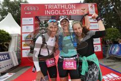 Triathlon Ingolstadt 2016 - Baggersee Ingolstadt - Zieleinlauf Emotion Cheerleader Stimmung, Olympische Distanz erschöpft, Staffel Famile