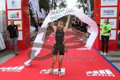 Triathlon Ingolstadt 2016 - Baggersee Ingolstadt - Zieleinlauf Emotion Cheerleader Stimmung, Olympische Distanz Siegerin Julia Viellehner