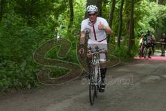 Triathlon Ingolstadt 2016 - Baggersee Ingolstadt  - Radfahrer beim verlassen der Wechselzone - Foto: Jürgen Meyer