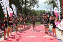 Triathlon Ingolstadt 2016 - Baggersee Ingolstadt - Zieleinlauf Emotion Cheerleader