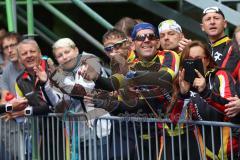 Triathlon Ingolstadt 2016 - Baggersee Ingolstadt - Fans Zuschauer Jubel Stimmung trotz Regen