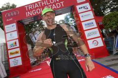 Triathlon Ingolstadt 2016 - Baggersee Ingolstadt - Zieleinlauf Emotion Cheerleader Stimmung, Olympische Distanz, Egerer Albert