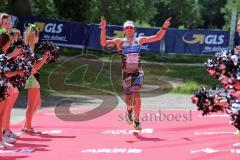 Triathlon Ingolstadt 2016 - Baggersee Ingolstadt - Zieleinlauf Emotion Cheerleader Stimmung Dritter Olympische Distanz Markus Stöhr