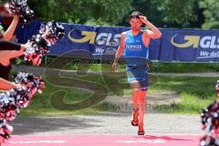 Triathlon Ingolstadt 2016 - Baggersee Ingolstadt - Zieleinlauf Emotion Cheerleader, Sieger Nicolas Daimer Olympische Distanz