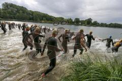 Triathlon Ingolstadt 2016 - Baggersee Ingolstadt - Start Mitteldistanz Konzentration, Schwimmen 2 KM