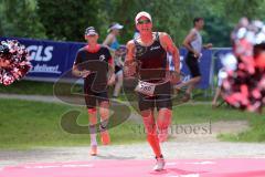 Triathlon Ingolstadt 2016 - Baggersee Ingolstadt - Zieleinlauf Emotion Cheerleader Stimmung, Olympische Distanz Ralf Schmiedeke (7. Platz)