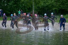 Die offiziellen Wettkampfstrecke des Triathlon Ingolstadt 2016 am Baggersee wurde von ca 20 Athleten abgeschwommen - Gestartet wurde in 2 Gruppen - Foto: Jürgen Meyer