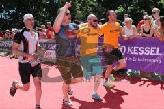 Triathlon Ingolstadt -2017  Baggersee - Zieleinlauf  Emotionen Glück Erschöpfung