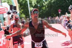 Triathlon Ingolstadt -2017  Baggersee - Olympische Distanz - Laufen - Zieleinlauf Ralf Schmiedeke