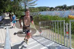 Triathlon Ingolstadt -2017  Baggersee - Mitteldistanz - Olympische Distanz - Laufen über den künstlichen Steg Brücke