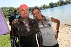 Triathlon Ingolstadt -2017  Baggersee - Olympische Disziplin - Schwimmen - Start - Organisator Gerhard Budy mit Lebensgefährtin