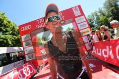 Triathlon Ingolstadt -2017  Baggersee - Olympische Distanz - Laufen - Zieleinlauf Ralf Schmiedeke