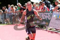 Triathlon Ingolstadt -2017  Baggersee - Zieleinlauf  Emotionen Glück HG Handballerin Melanie Pöschmann