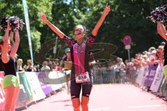 Triathlon Ingolstadt -2017  Baggersee - Olympische Distanz Siegerin Luisa Moroff Jubel Zieleinlauf