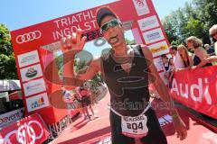 Triathlon Ingolstadt -2017  Baggersee - Olympische Distanz - Laufen - Zieleinlauf Ralf Schmiedeke