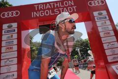 Triathlon Ingolstadt 2019 - Olympischen Distanz, Sieger Sebastian Mahr läuft ins Ziel Jubel