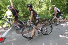 Triathlon Ingolstadt 2019 - Olympische Distanz, Radfahren, Impressionen Ende der Strecke, absteigen