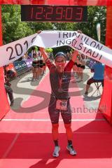Triathlon Ingolstadt 2019 - Tamara Hitz MRRC München 1. Siegerin Frauen Mitteldistanz mit einer Zeit von 4:28:38 - jubel - Foto: Jürgen Meyer