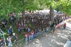 Triathlon Ingolstadt 2019 - Athleten beim Umziehen - Foto: Jürgen Meyer