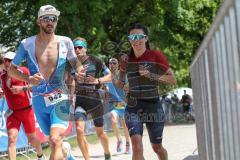 Triathlon Ingolstadt 2019 - Olympische Distanz, Sebastian Mahr Laufen mit Siegerin Mitteldistanz Tamara Hitz München