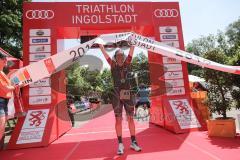 Triathlon Ingolstadt 2019 - Mitteldistanz Siegerin Tamara Hitz Jubel im Ziel