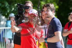 Triathlon Ingolstadt 2019 - Organisator Gerhard Budy im Gespräch mit Max Schwarzhuber - Foto: Jürgen Meyer