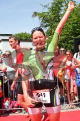 Triathlon Ingolstadt 2019 - Luisa Moroff von Pro Team Mohrenwirt 1. Siegerin der Olympischen Distanz mit einer Zeit von 2:06:41 - jubel - Foto: Jürgen Meyer