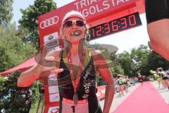 Triathlon Ingolstadt 2019 - Mitteldistanz Natascha Badmann im Ziel Jubel