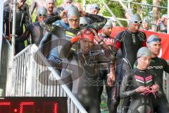 Triathlon Ingolstadt 2019 - Markus Stöhr ESV Ingolstadt Positiv Fitness , rote Kappe auf dem Weg zum Schwimmen - Foto: Jürgen Meyer