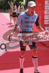 Triathlon Ingolstadt 2019 - 1. Sieger Tobias Heining Post SV Nürnberg mit der Zeit von 3:55:23 - jubel - Foto: Jürgen Meyer