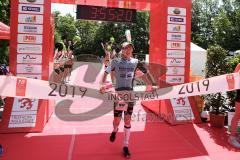 Triathlon Ingolstadt 2019 - 1. Sieger Tobias Heining Post SV Nürnberg mit der Zeit von 3:55:23 - jubel - Foto: Jürgen Meyer