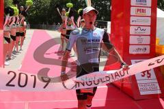 Triathlon Ingolstadt 2019 - 1. Sieger Tobias Heining Post SV Nürnberg mit der Zeit von 3:55:23 - jubel - Foto: Jürgen Meyer