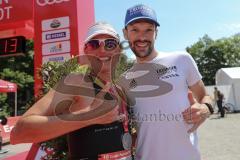 Triathlon Ingolstadt 2019 - Mitteldistanz Natascha Badmann im Ziel Jubel mit Patrick Lange