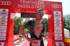 Triathlon Ingolstadt 2019 - 3. Sieger Tim Dr. Koniarski SV Solidarität Ismaning mit einer Zeit von 4:03:01 - jubel - Foto: Jürgen Meyer