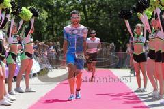 Triathlon Ingolstadt 2019 - Olympischen Distanz, Sieger Sebastian Mahr läuft ins Ziel