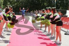 Triathlon Ingolstadt 2019 - 2. Sieger Markus Stöhr blau ESV Ingolstadt Positiv Fitness mit einer Zeit von 4:01:03 - jubel -  Foto: Jürgen Meyer