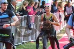 Triathlon Ingolstadt 2019 - Mitteldistanz  Schwimmen Ausstieg Wechselzone Natascha Badmann