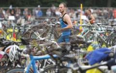 Triathlon Ingolstadt 2010 - Wechselzone, Fahrrad suchen