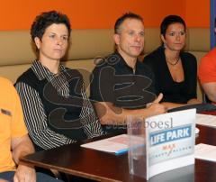 Pressekonferenz im Lifepark Max - Triathlon Ingolstadt 2010 - Initiator Gerhard Budy - rechts Janine Pietsch