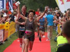 Triathlon Ingolstadt 2010 - Zieleinlauf Jubel