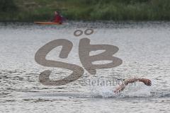 Triathlon Ingolstadt 2010 - Sieger Faris Al-Sultan - allein im Wasser